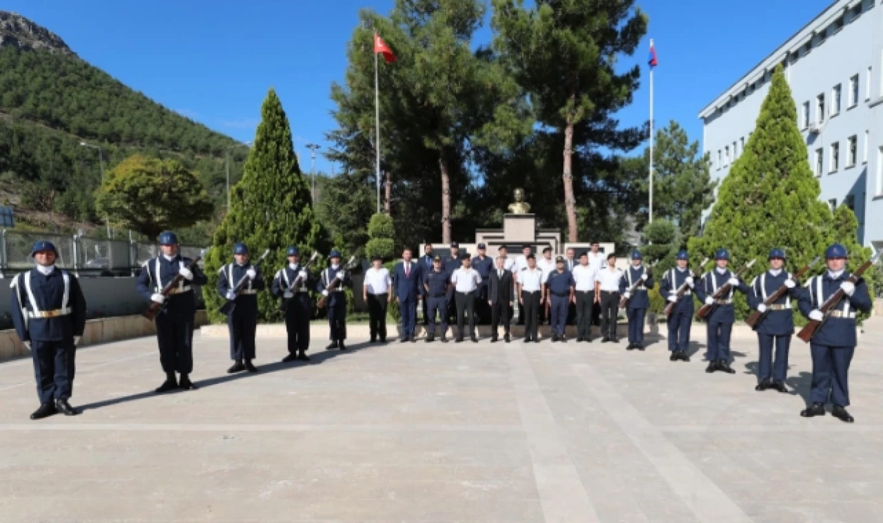 Vali Yılmaz Doruk İl Jandarma Komutanlığına ziyarette bulundu