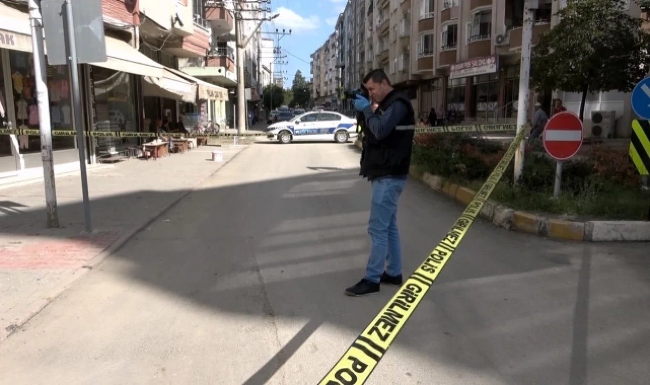Yolda yürüyen yayaya silahlı saldırı: 1 yaralı