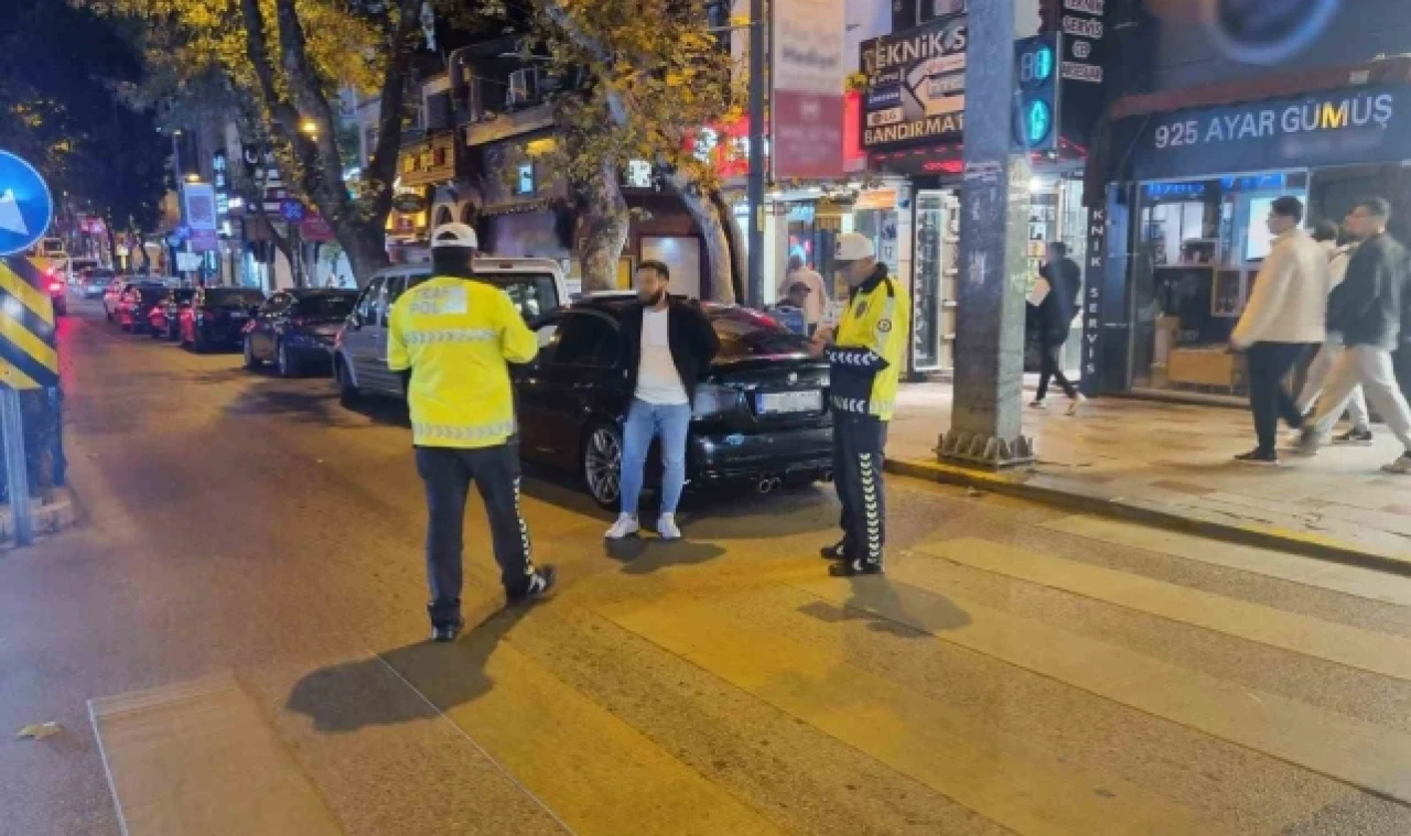 Yüksek sesle müzik dinleyen araçlar, cezadan kaçamadı