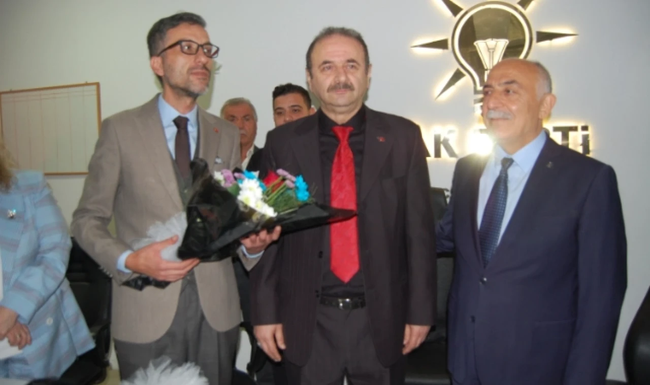 AK Parti'de Bayrak Değişimi Yaşandı