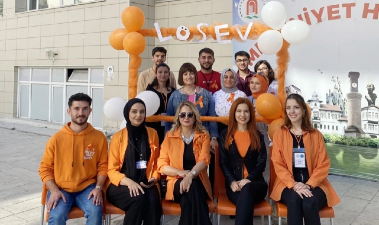 Amasya’da İpekköy Yerleşkesi Turuncu Renklerle Donatıldı
