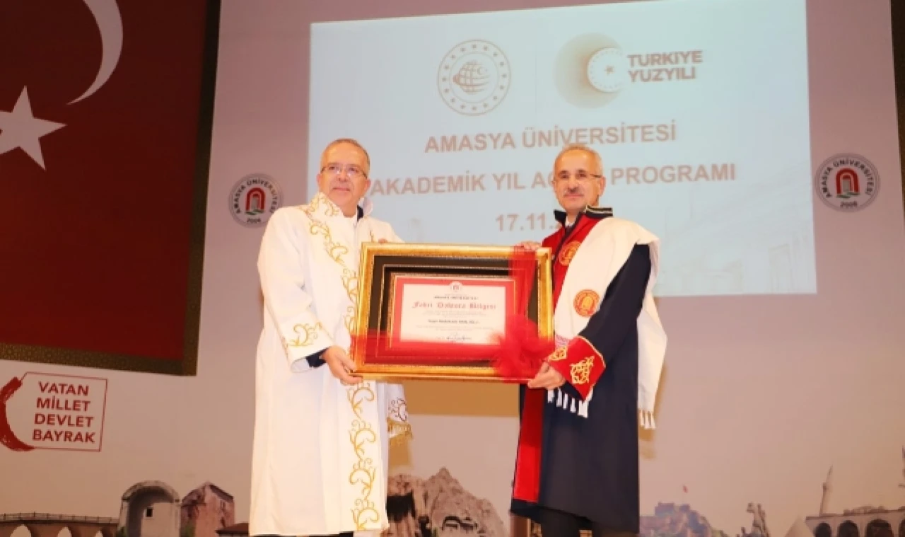 Amasya Üniversitesi’nden Bakan Uraloğlu’na Fahri Doktora Unvanı