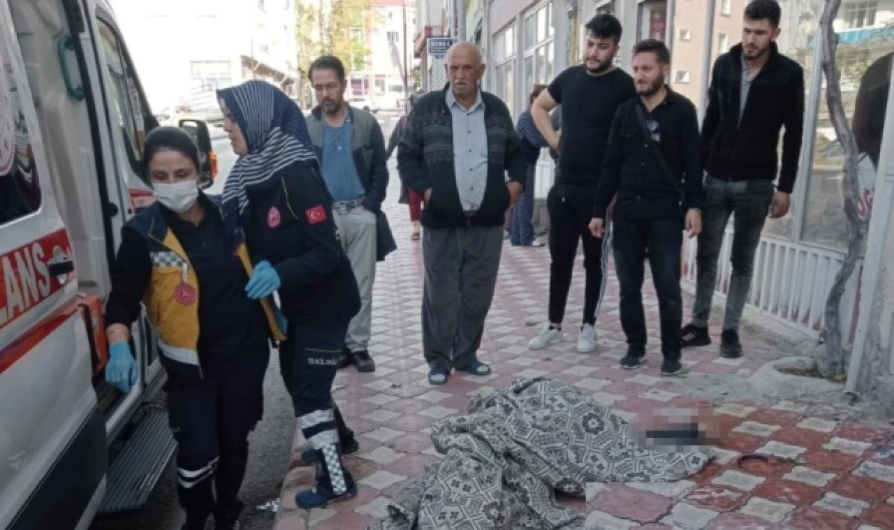 Amasya'da balkondan düşen yaşlı adam feci şekilde can verdi.