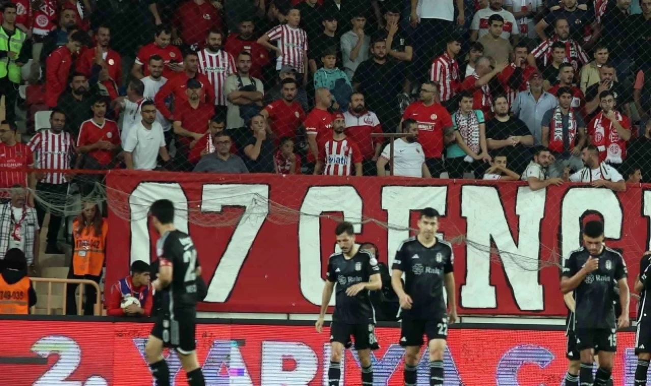 Beşiktaş içeride başka dışarıda başka