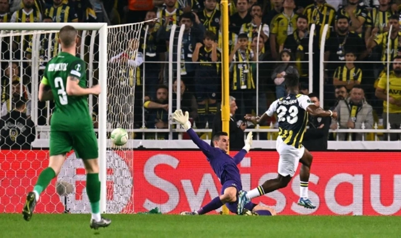 Fenerbahçe'nin kamp kadrosu belli oldu