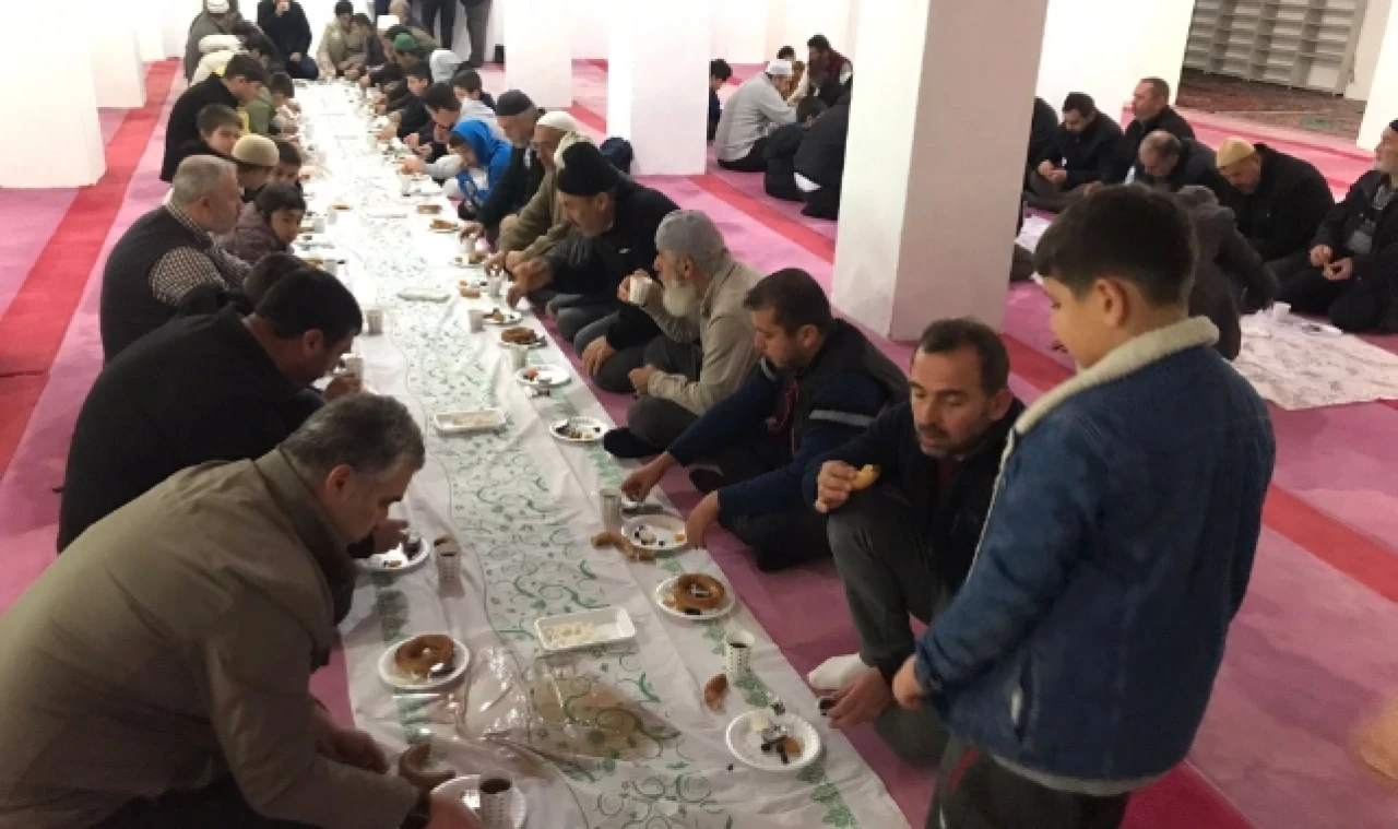 Gençler Sabahın Seherinde Camide Buluştu