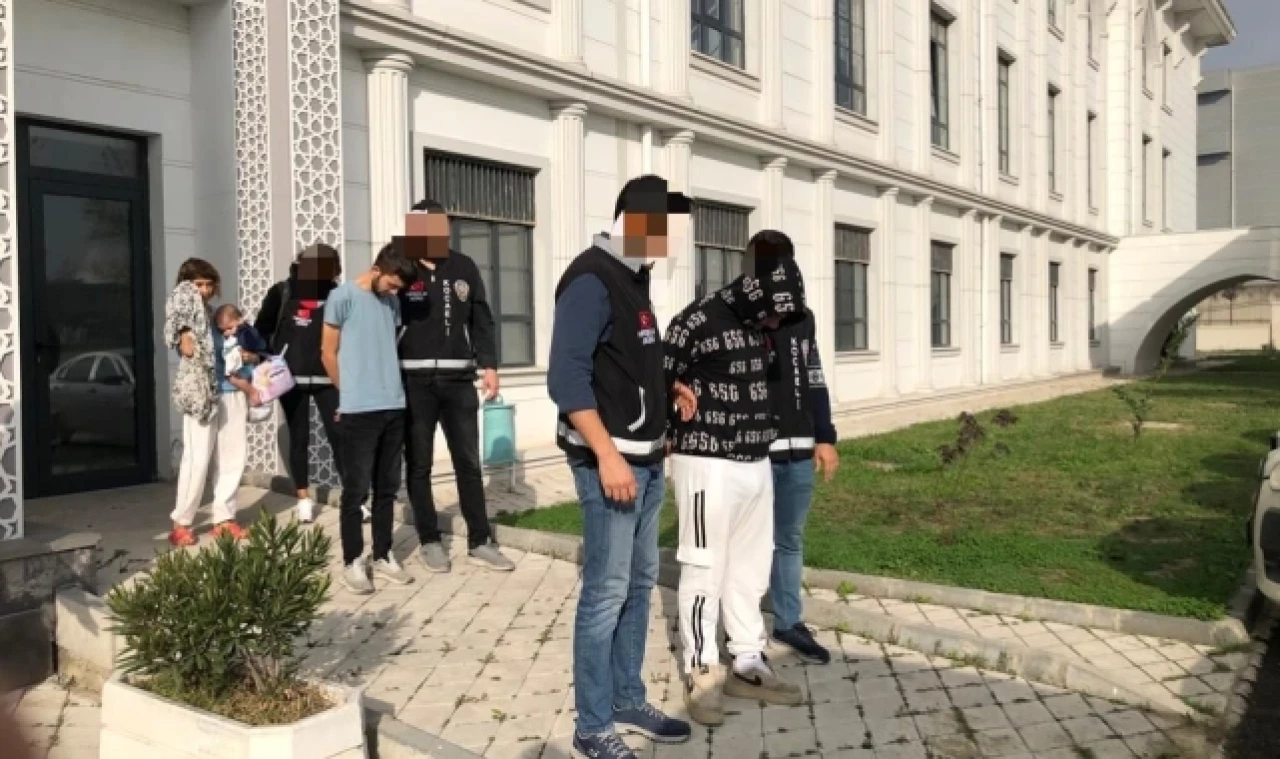 Hırsızlık suçundan yakalandı, kucağında bebekle adliyeye sevk edildi