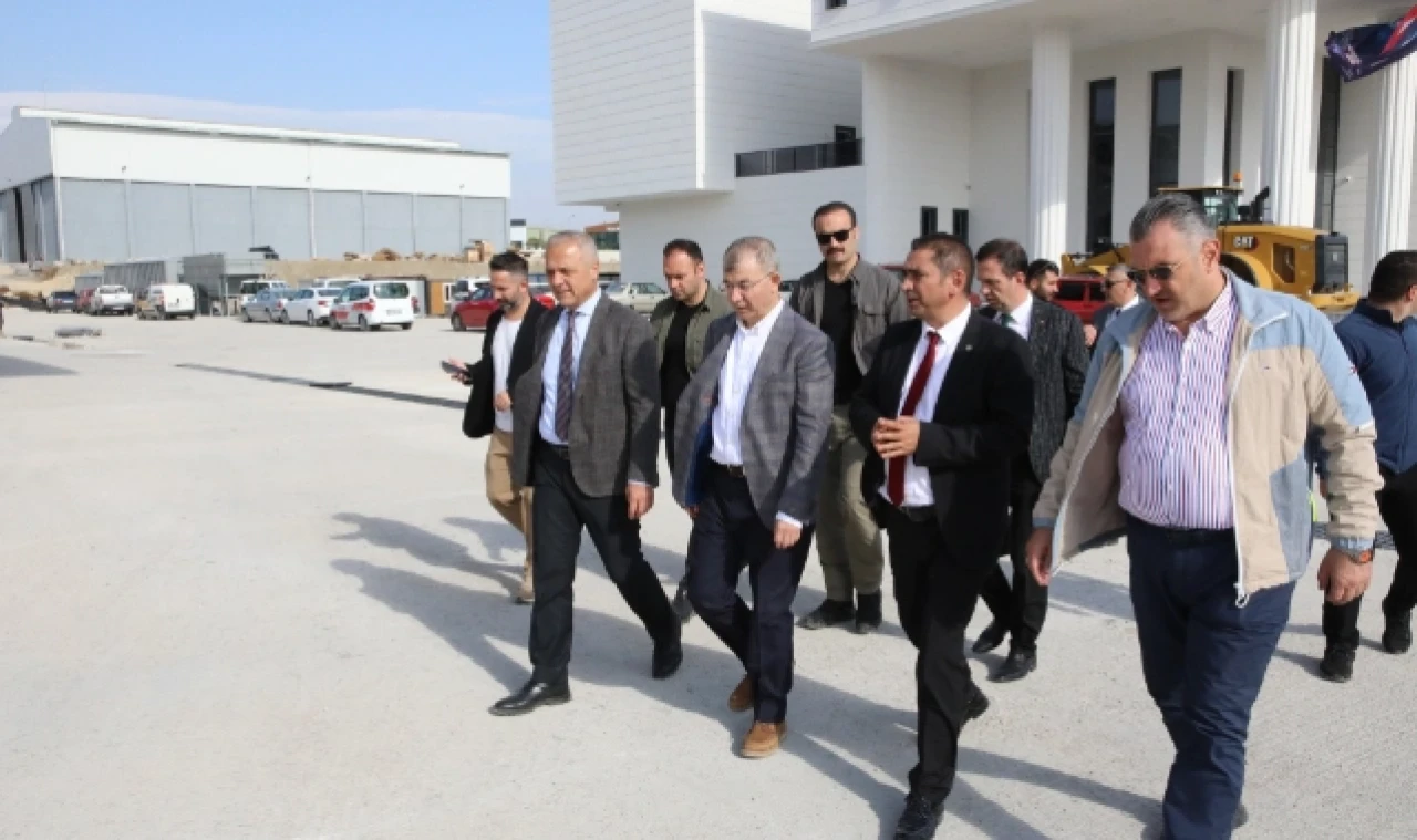 İnşaat alanında incelemelerde bulunuldu