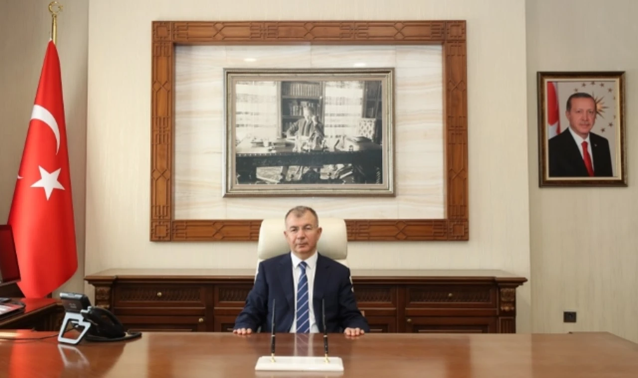 “İnsanlık toplumunun en fedakâr unsurları hiç şüphesiz öğretmenlerdir”