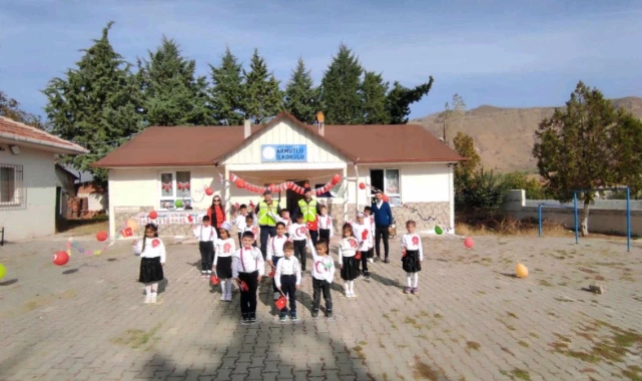 Jandarmadan öğrencilere trafik semineri