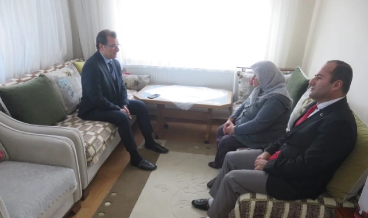 Kaymakam Güldoğan şehit annesini ziyaret etti