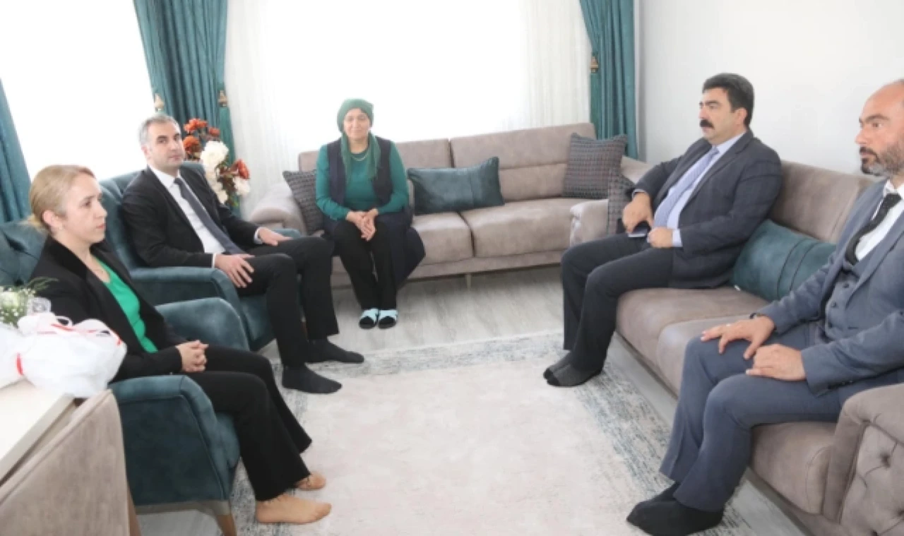 Kaymakam Kılıç şehit ailelerini ziyaret etti