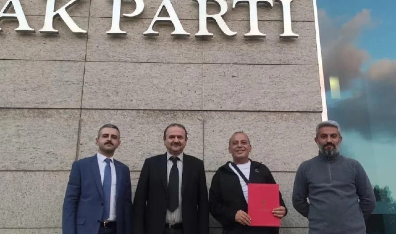 Merzifon Ak Parti İlçe Başkanı Şahinoğlu mazbatasını aldı.