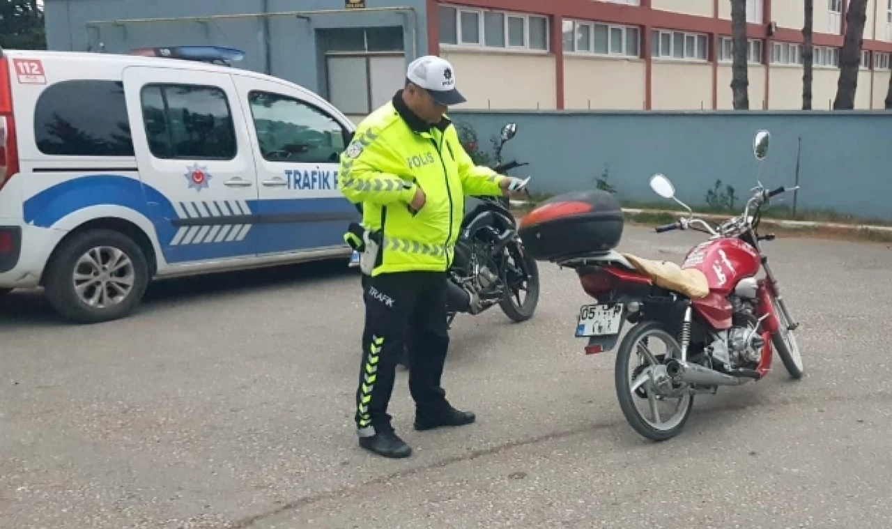 Merzifon’da 22 sürücüye cezai işlem, 2 motosiklet trafikten men!