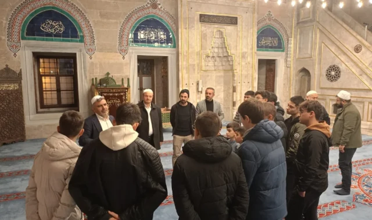 Suluova'lı Gençler Sabah Namazında Buluştu
