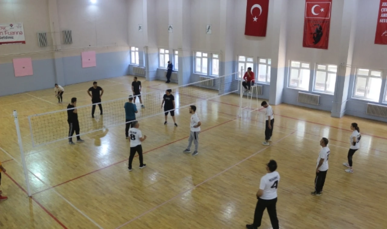 "Suluova Öğretmenler Kupası" Turnuvaları Devam Ediyor