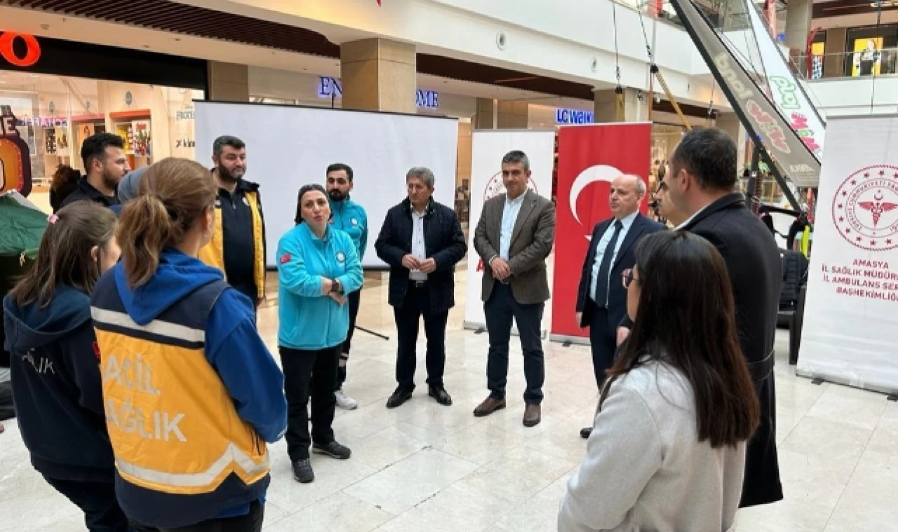 Acil Sağlık Hizmetleri Haftası etkinlikleri bilgilendirme standı kuruldu