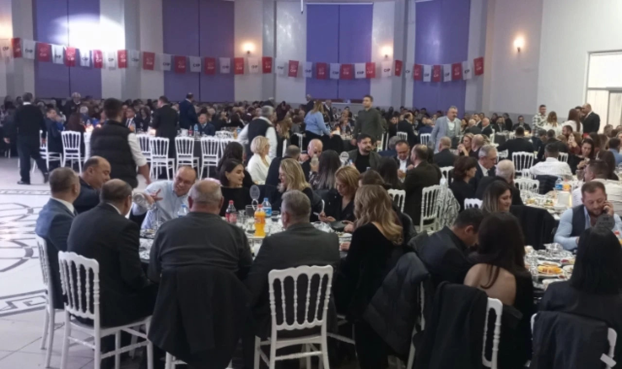 CHP'LİLER BİRLİK ve DAYANIŞMA YEMEĞİNDE BİR ARAYA GELDİ