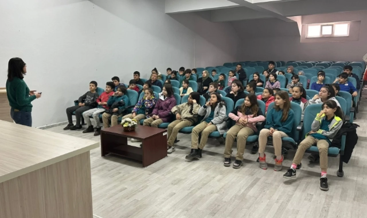 Gümüşhacıköy'de Ortaokul Öğrencilerine Kişisel Bakım Eğitimi