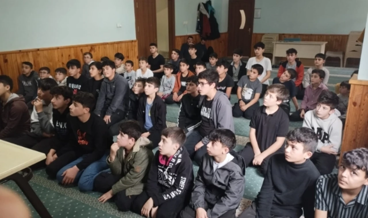 Hafızlık erkek Kur’an Kursuna bağımlılıkla mücadele eğitimi verildi