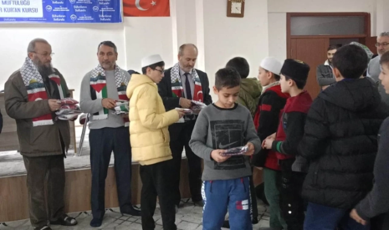 Hayırsever İş İnsanından Hafız Öğrencilere Hediye