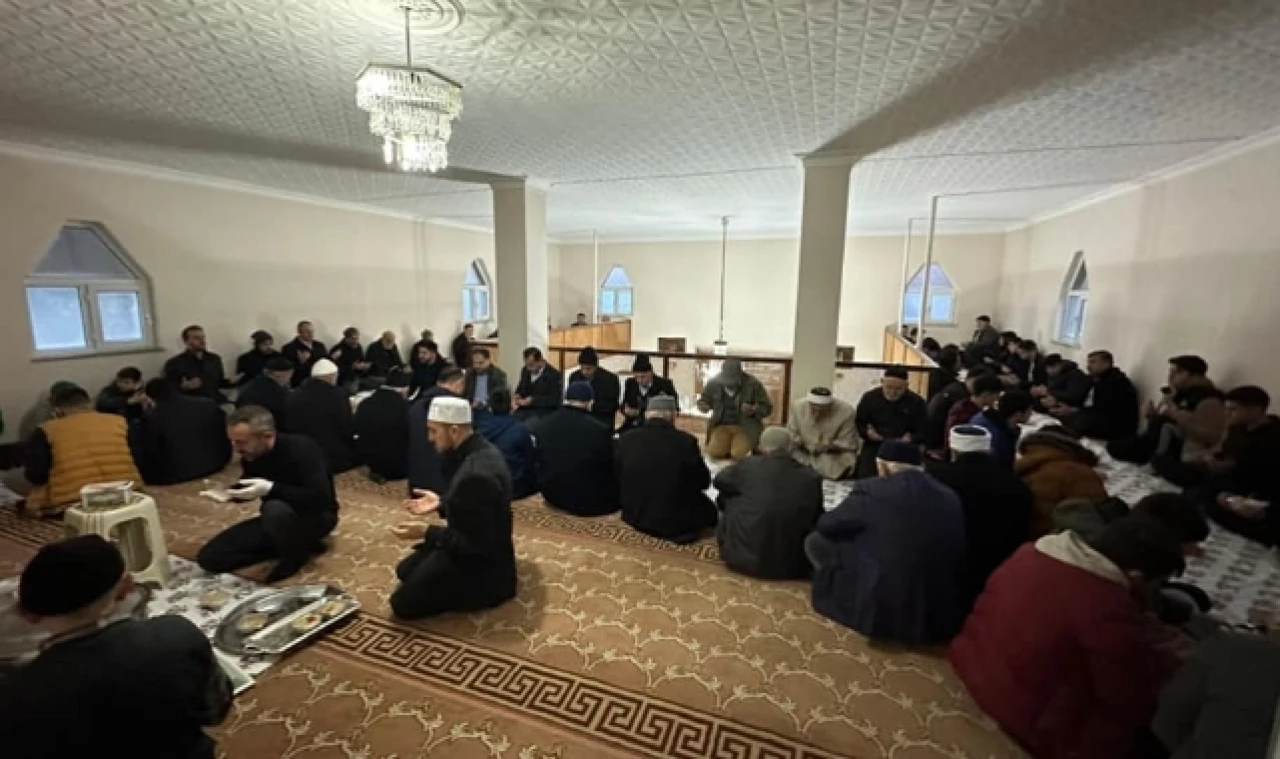 İmam Hatipli Öğrenciler Sabah Namazında Bir Araya Geldi