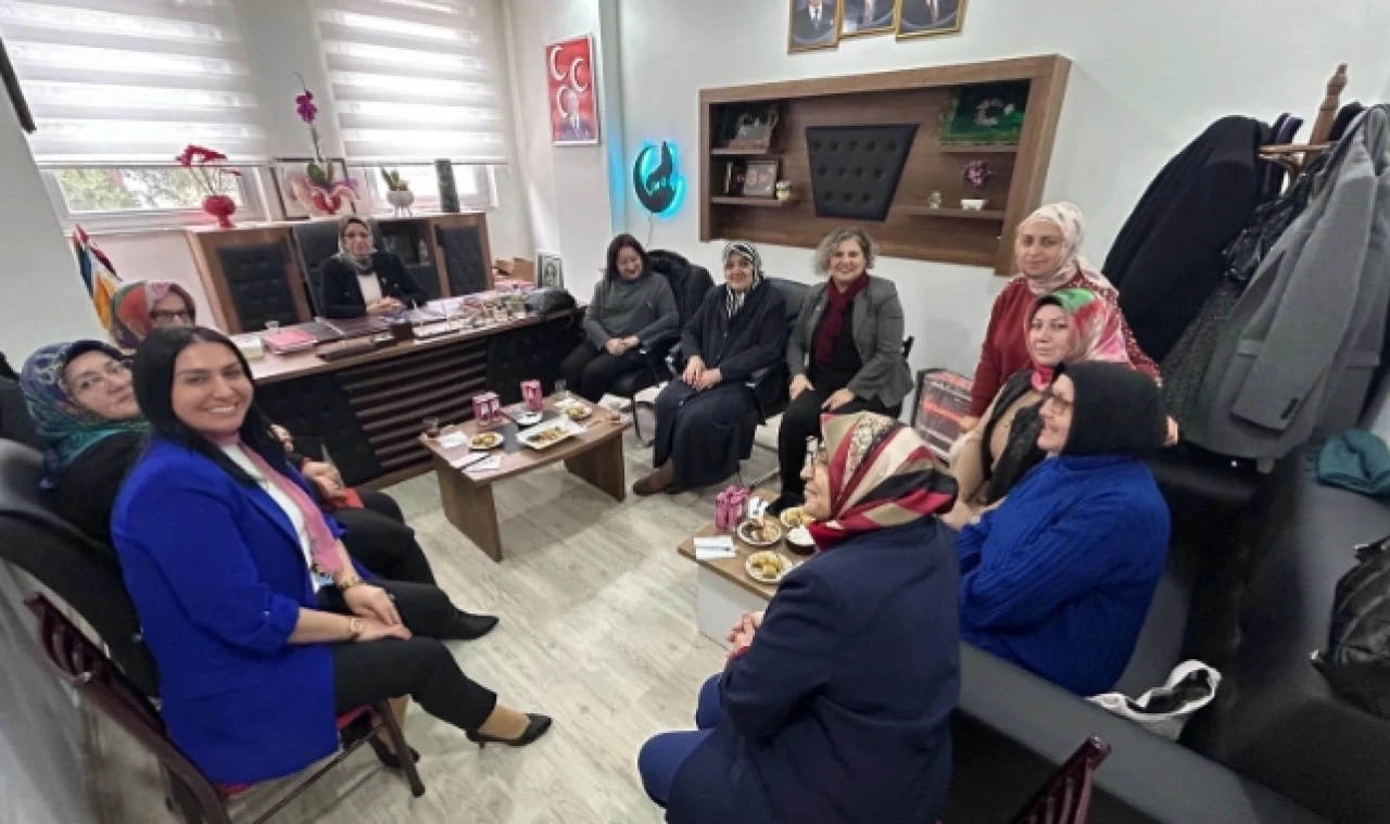 İYİ Partiden istifa edenler MHP’yi ziyaret etti