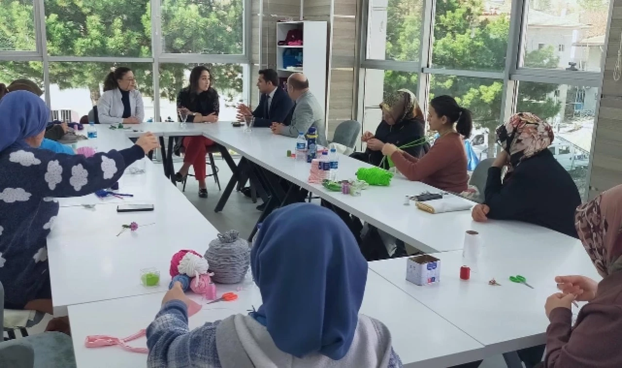 Kaymakam Kartal Kadın Kursiyerlerle Bir Araya Geldi