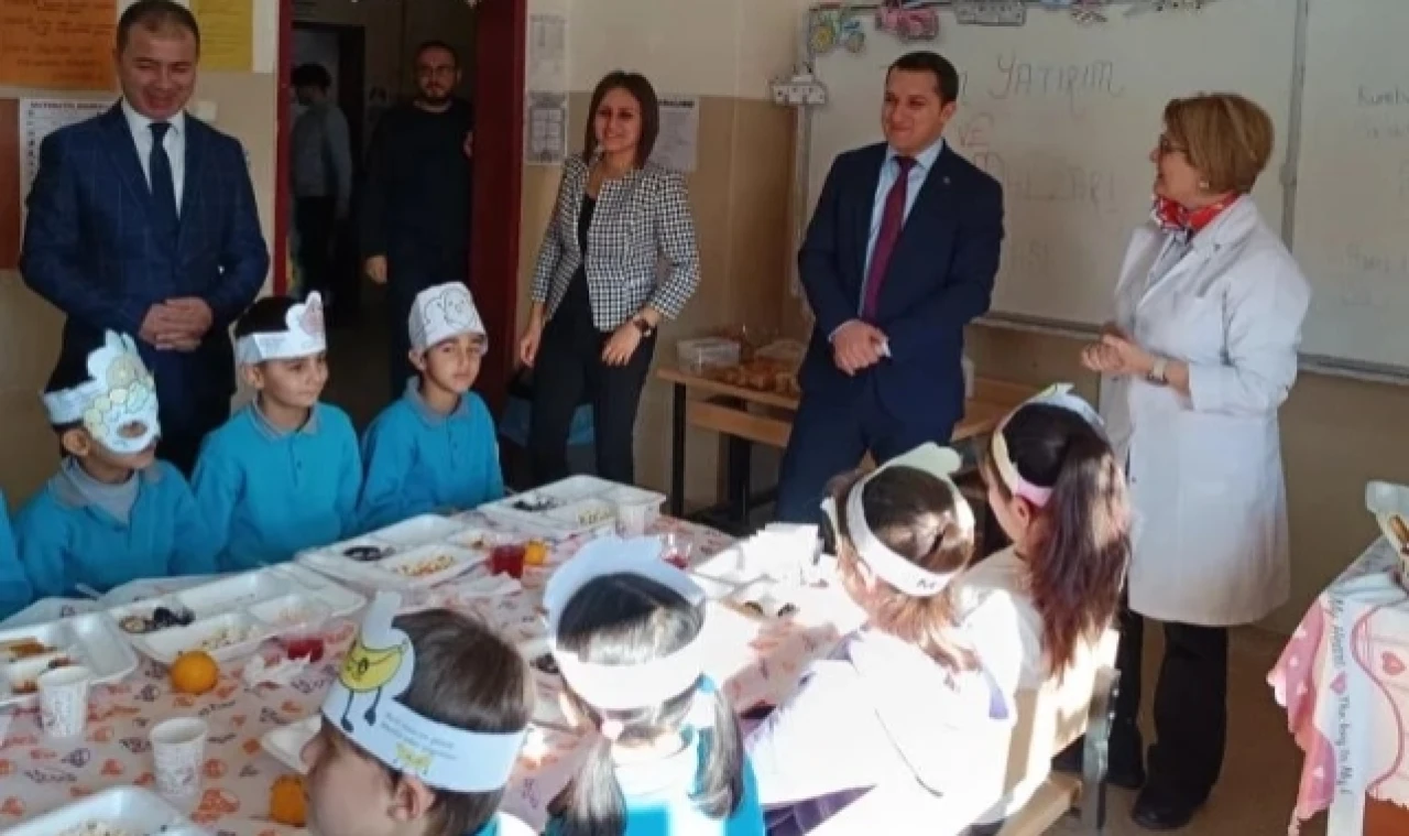 Kaymakam Kartal Yerli Malı Haftası Programına Katıldı