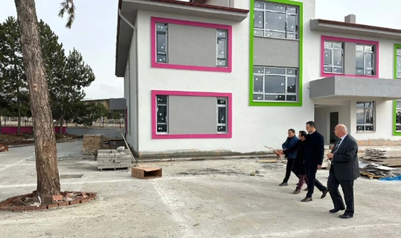 Kaymakamı Büyükkaymakcı, 100. Yıl Cumhuriyet Anaokulu İnşaatını İnceledi