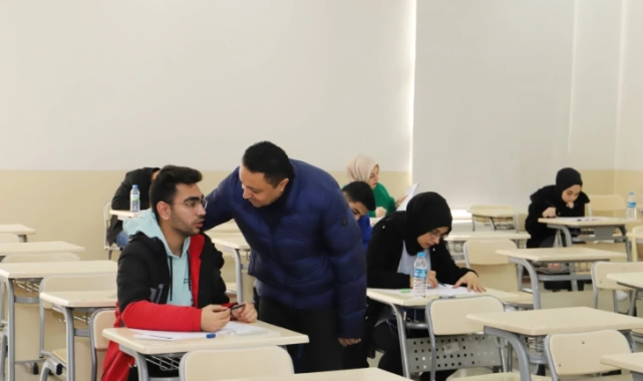 Kurt’tan Uzaktan Eğitim Sınavları İçin Gelen Öğrencilere Ziyaret