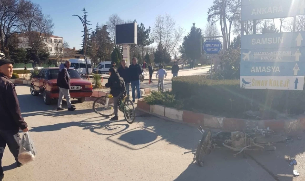 Merzifon'da meydana gelen kazada motosiklet sürücüsü yaralandı