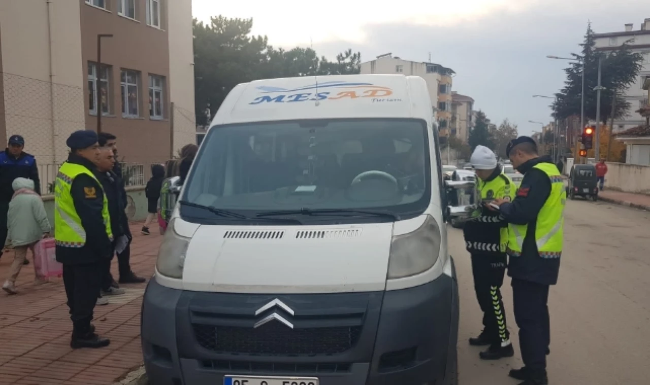 Merzifon'da Okul Servisleri Denetimleri Sürüyor