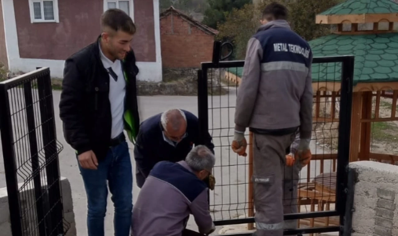 Meslek Lisesi Öğrencileri Hayata Dokunuyor