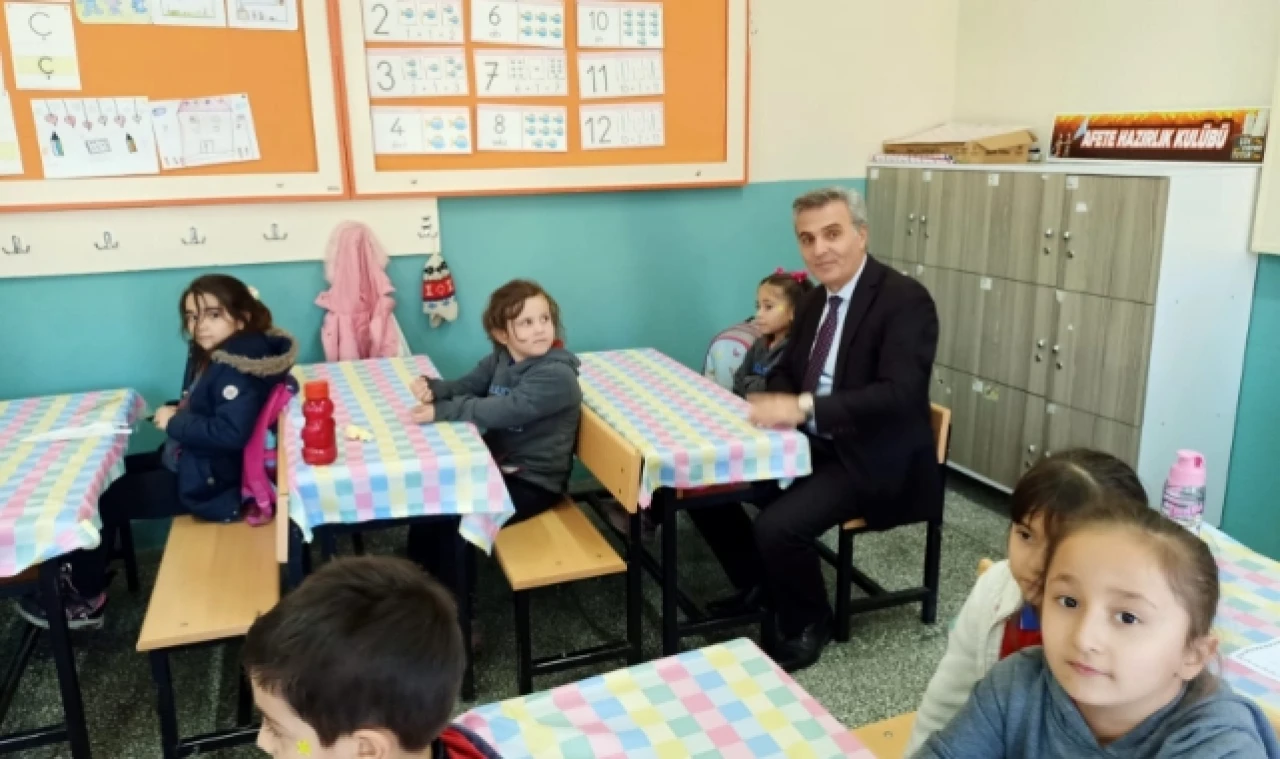 Müdür Davu, öğrencilerin heyecanlarına ortak oldu