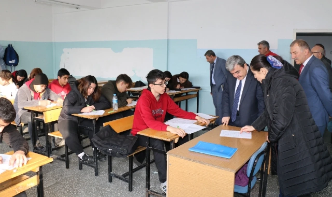 Müdür Türkmen, Öğrencilere Başarı Dileklerinde Bulundu