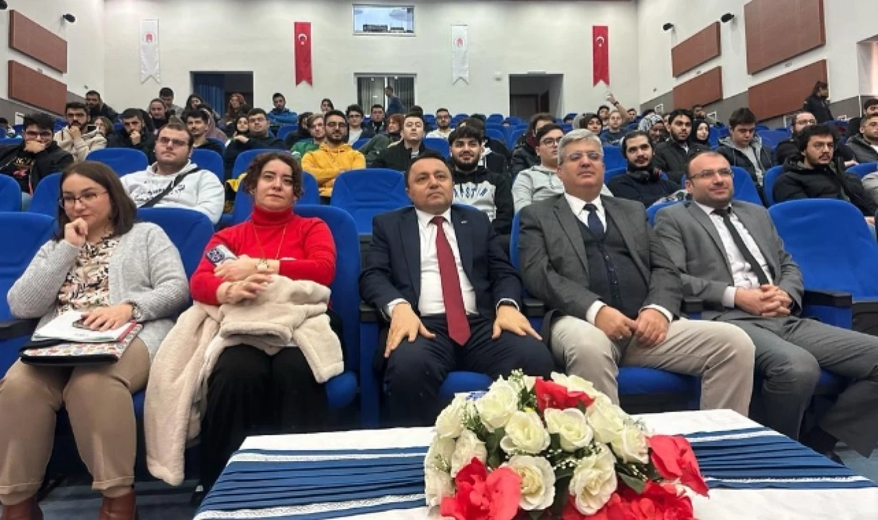 Mühendislik Fakültesi Öğrencilerine Bilgilendirme Toplantısı Düzenlendi