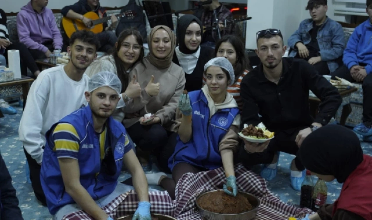Öğrenciler sıra gecesinde eğlendi