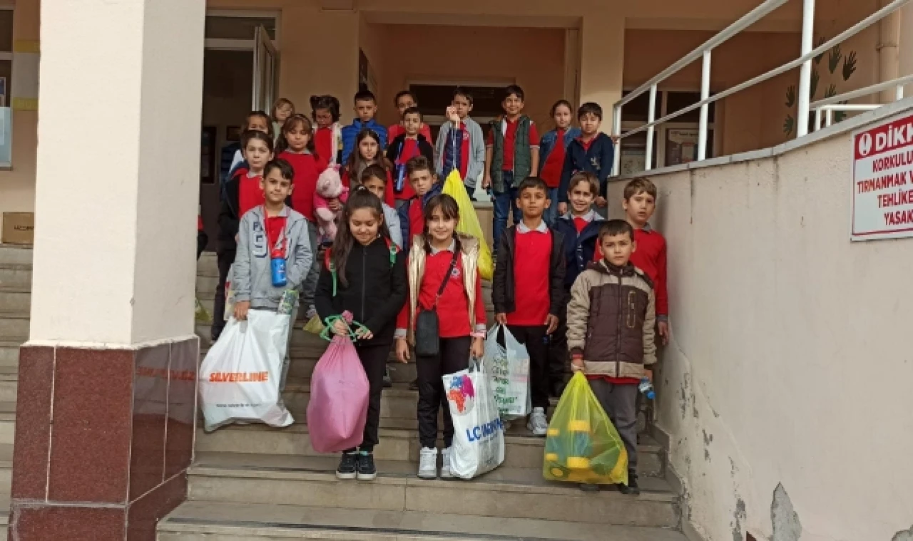 Oyuncaklarını Paylaşarak Yeni Dostluklar Kurdular