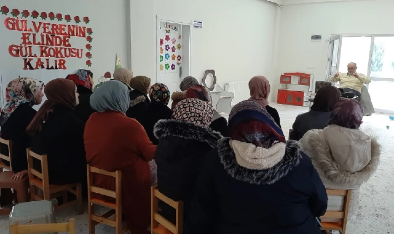 ''Sağlıklı Kimlik Gelişimi'' konulu seminerler verildi