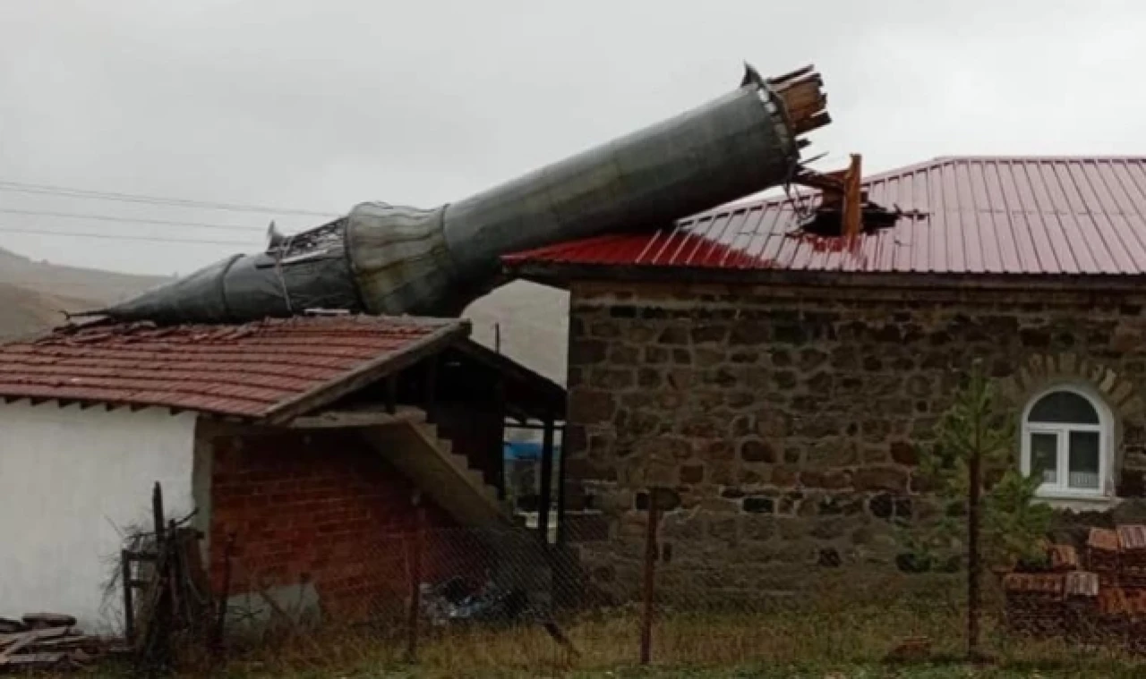 Saka, Fırtınadan Yıkılan Cami Minaresi İçin Destek İstedi