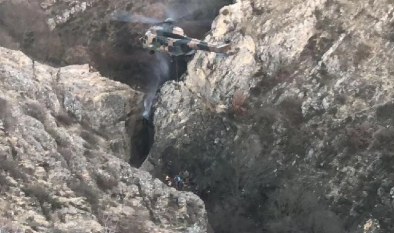 Suluova’da uçurumdan düşen vatandaşı Melek Filo Ekipleri kurtardı.