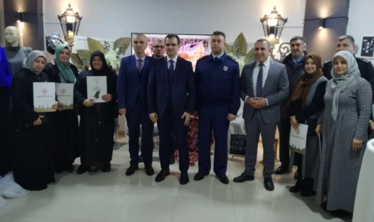 ADEM 3. Dönem Kursiyerleri Belgelerini Aldı