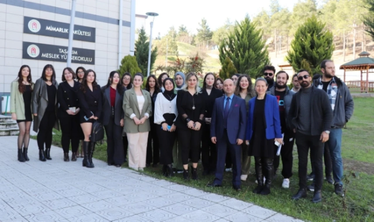 “Aklın Görevi Bu Mesajları Okumaktır”