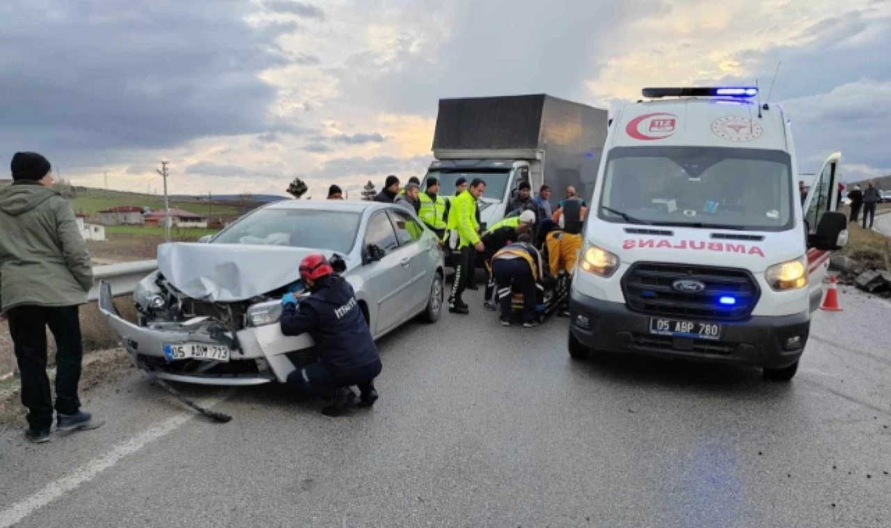 Direksiyon hakimiyetini kaybetti zincirleme kaza meydana geldi