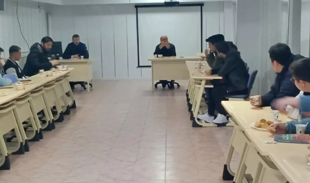 “Gençler inançtan soruyorlar” adlı kitabın kritiği yapıldı