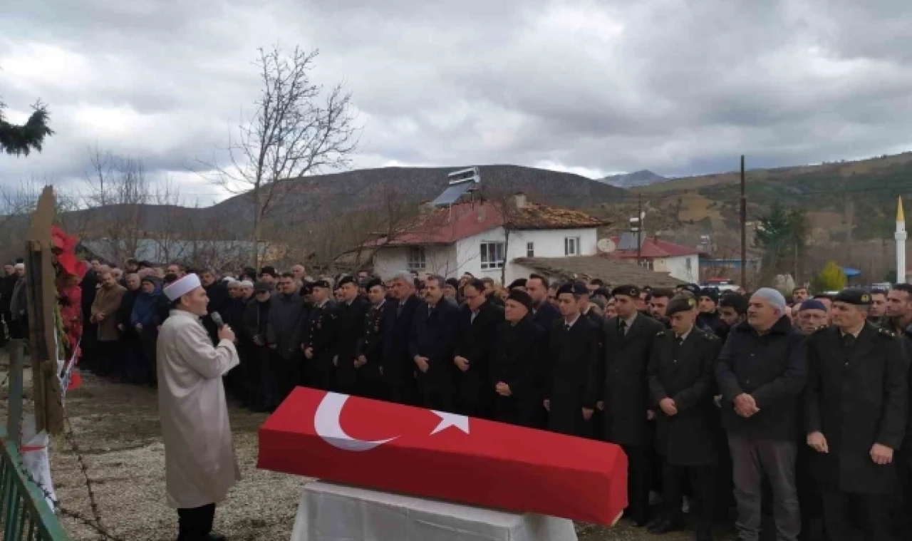 Kalbine yenik düşen uzman çavuş toprağa verildi