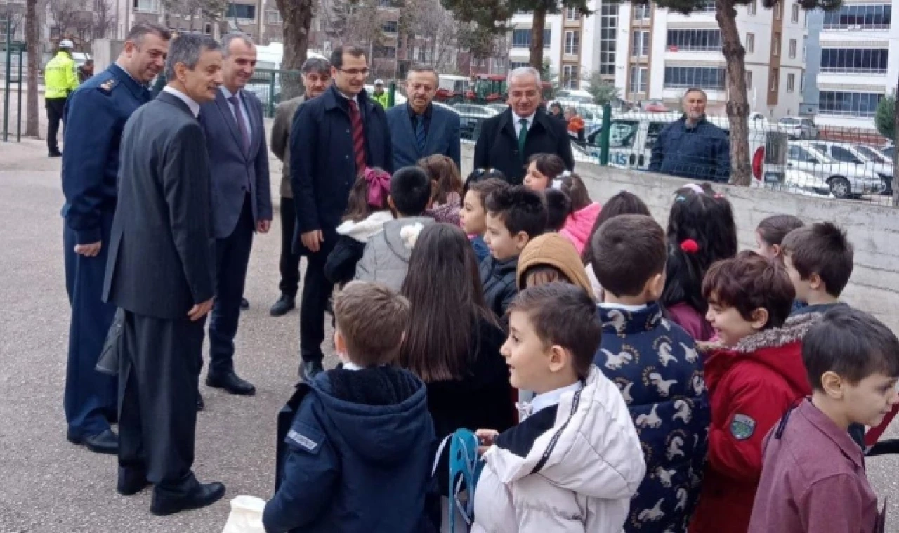 Kaymakam Güldoğan, Öğrencilerin Karne Sevincine Ortak Oldu