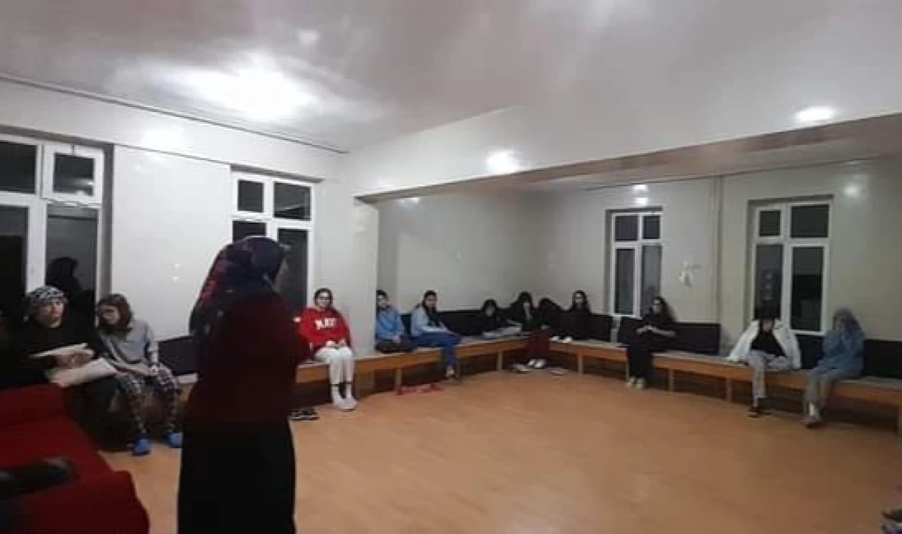 Lise Öğrencilerine Yönelik Sohbetler Devam Ediyor