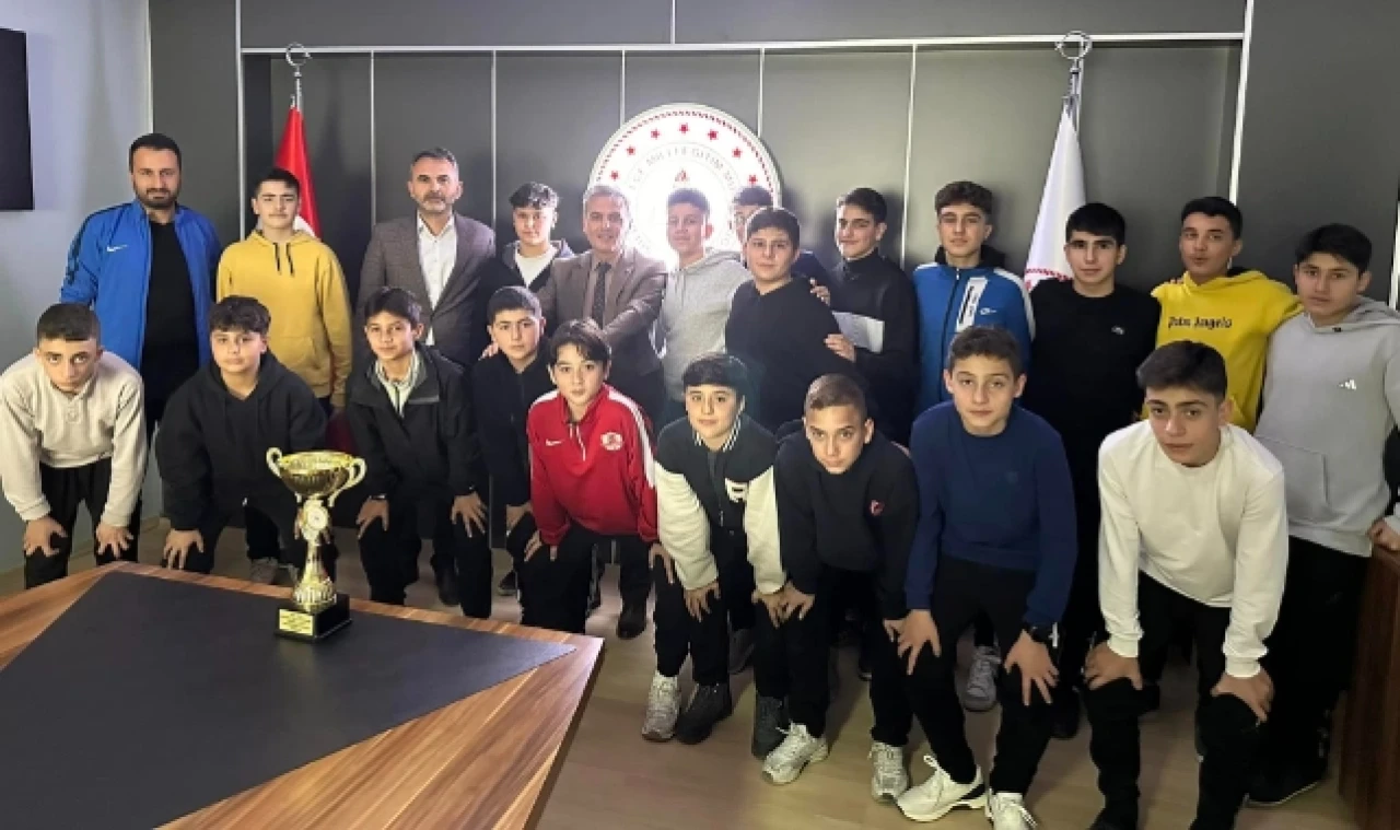 Müdür Davu, Futbol İl Birincilerini Ağırladı